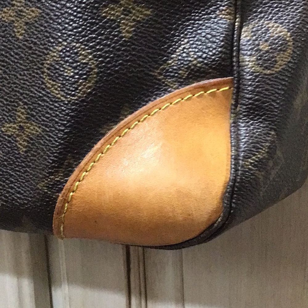 Louis Vuitton Boulogne Handbag - Picture 9 of 16